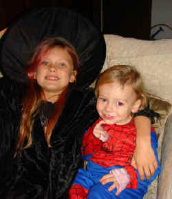 halloweena.jpg (136439 bytes)